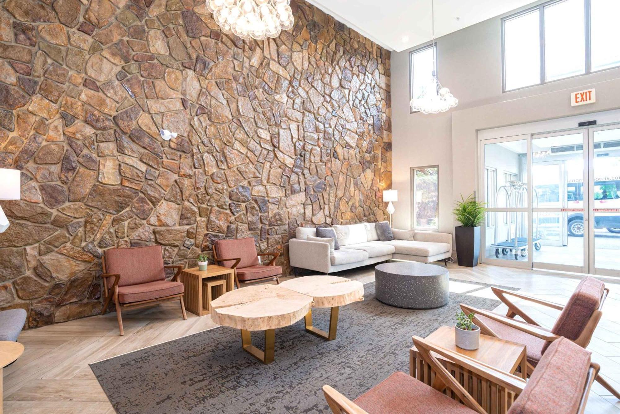 Sandman Hotel Calgary Airport Exterior photo