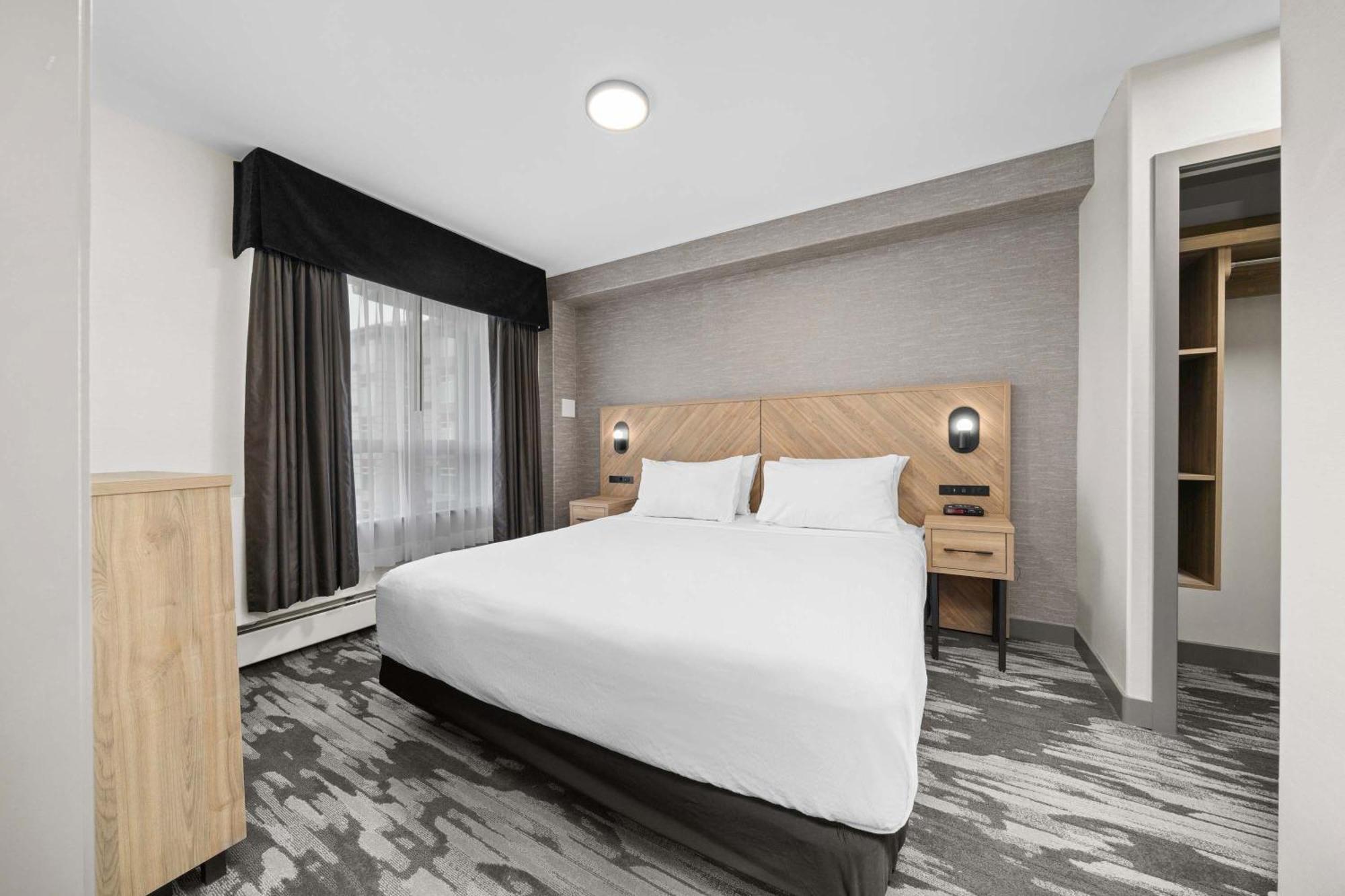 Sandman Hotel Calgary Airport Exterior photo