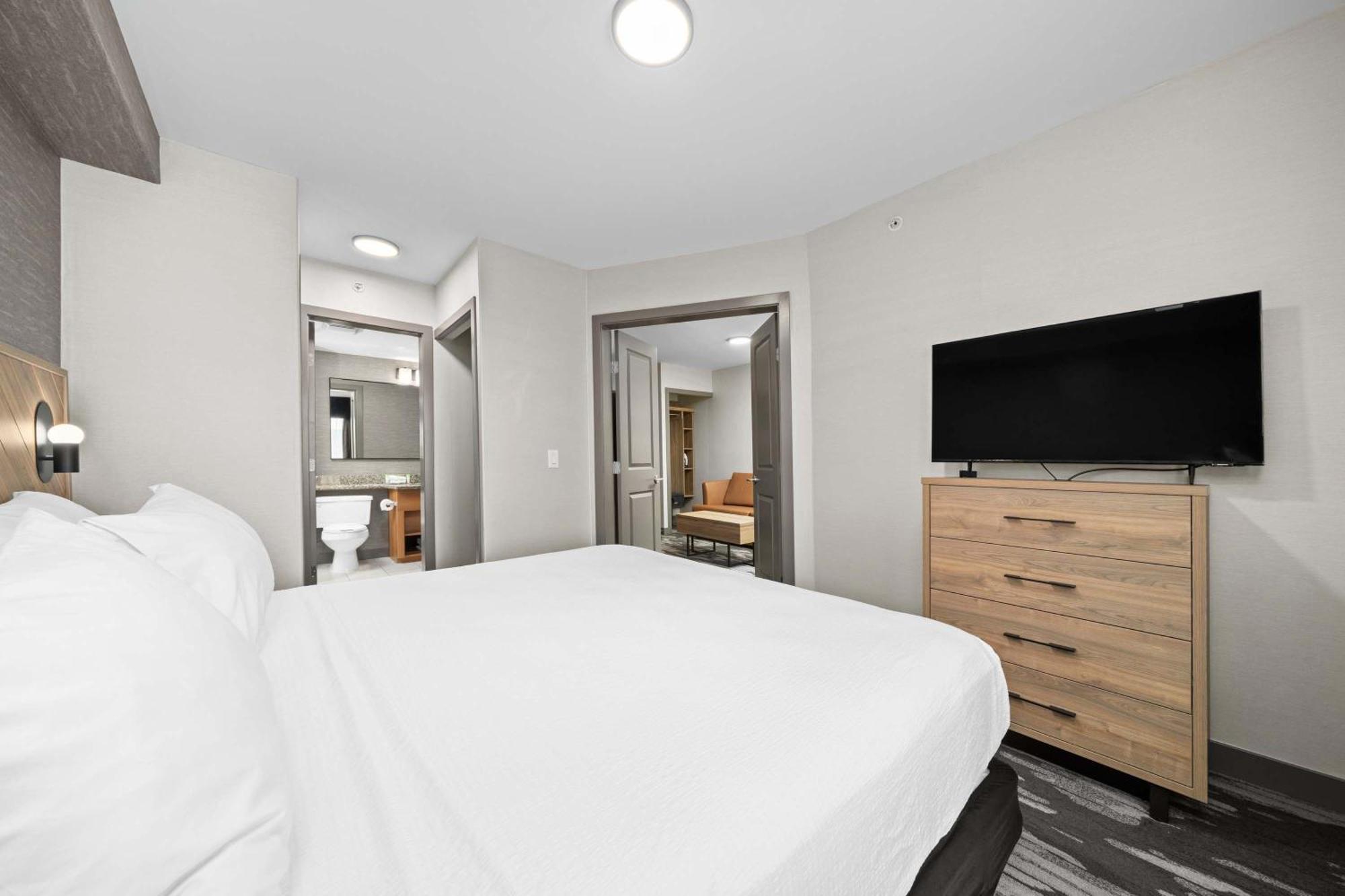 Sandman Hotel Calgary Airport Exterior photo