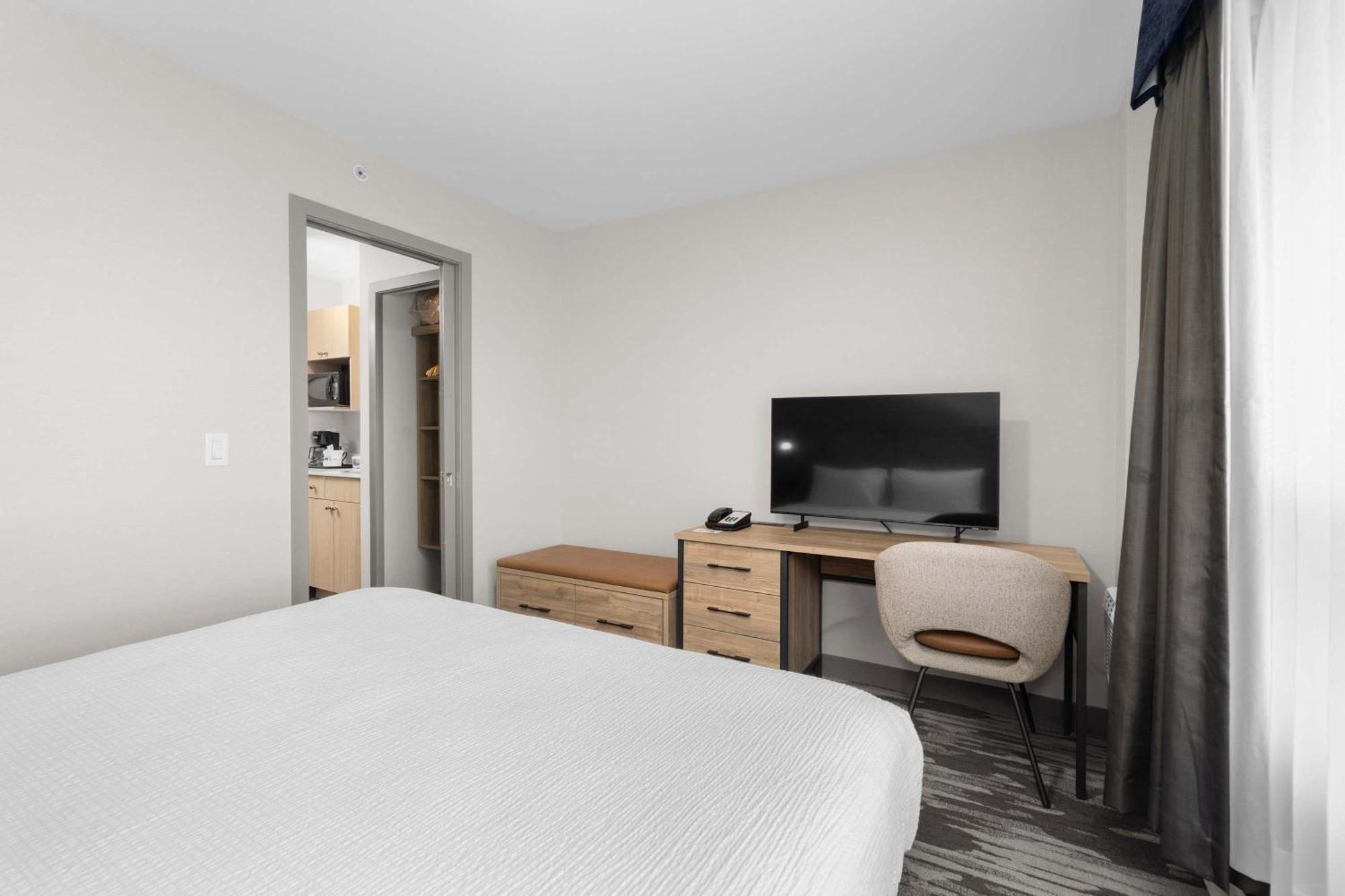 Sandman Hotel Calgary Airport Exterior photo