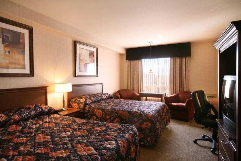 Sandman Hotel Calgary Airport Room photo