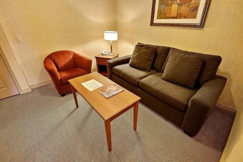 Sandman Hotel Calgary Airport Exterior photo